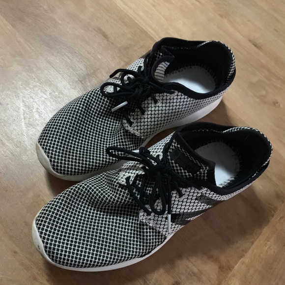 New Balance Size 8. Not for sale! - Picture 2 of 3